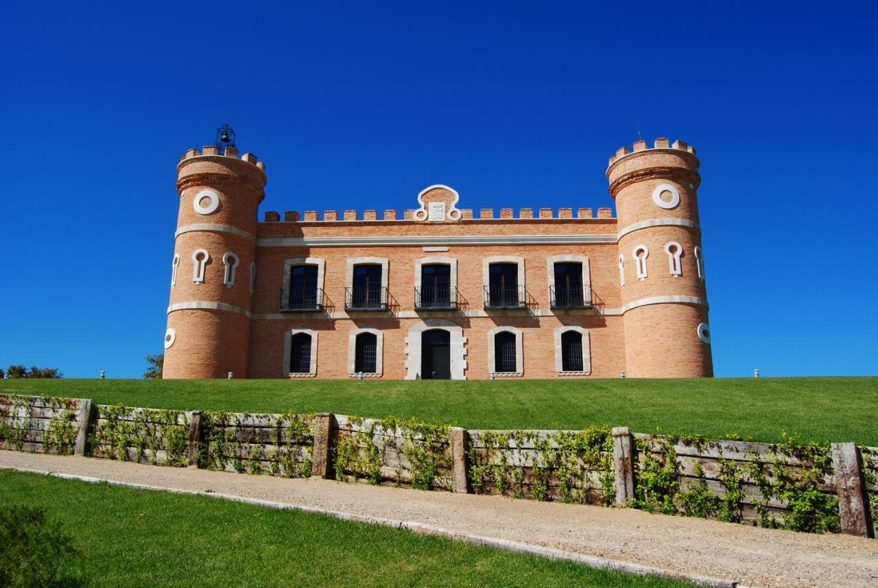 Castillo De Monte La Reina Posada Real & Bodega Toro Exterior photo