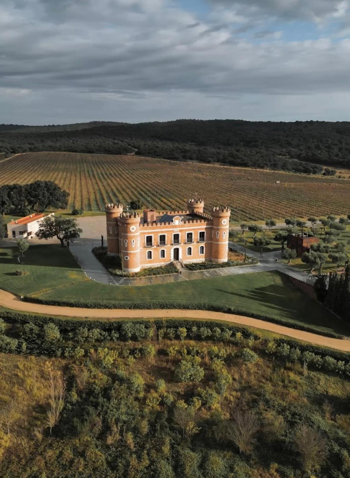 Castillo De Monte La Reina Posada Real & Bodega Toro Exterior photo